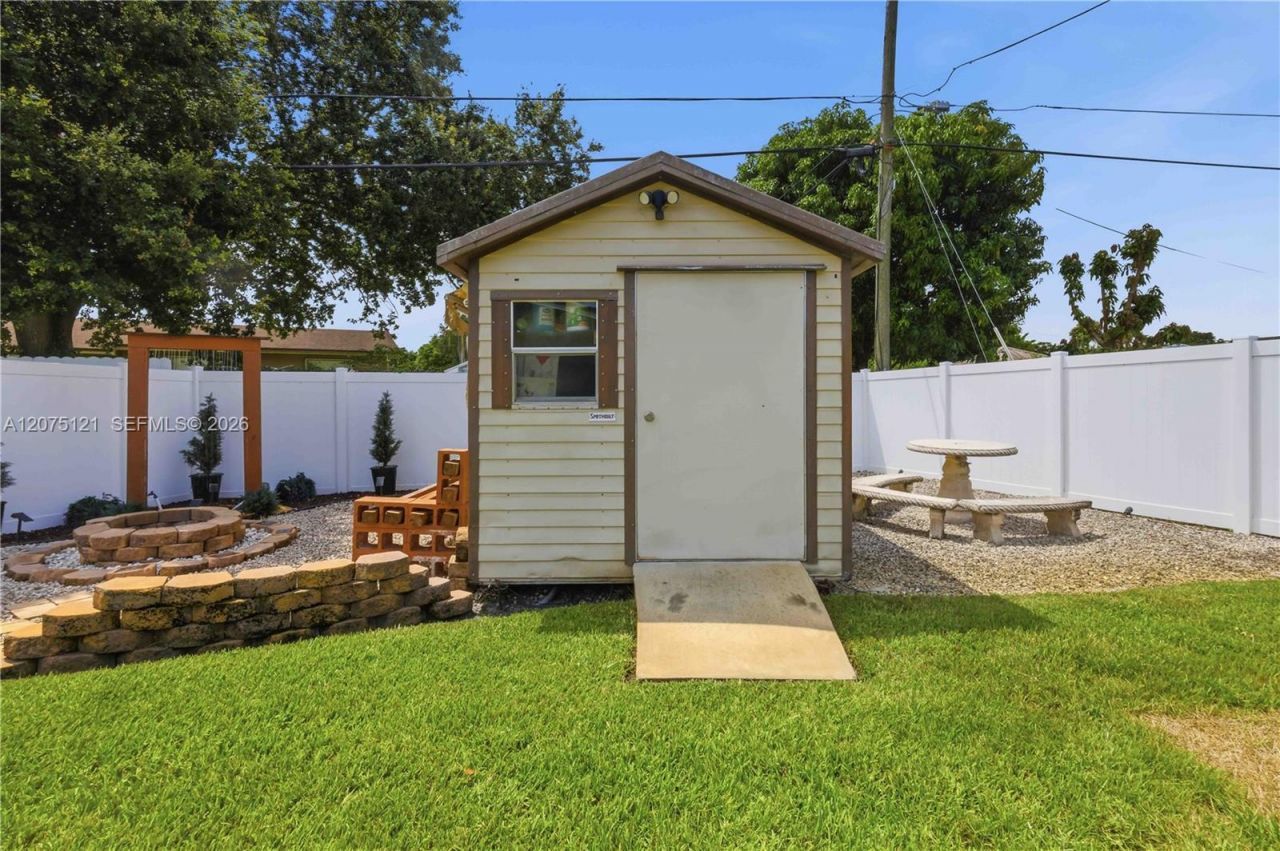 6620 SW 6th St , Pembroke Pines, FL 33023 Photo