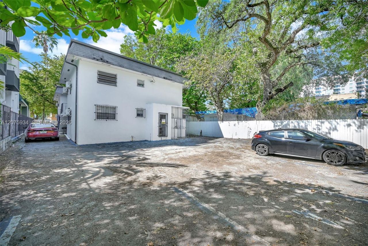 641 NW 2nd St , Miami, FL 33128 Photo