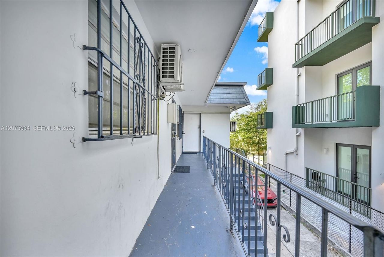 641 NW 2nd St , Miami, FL 33128 Photo