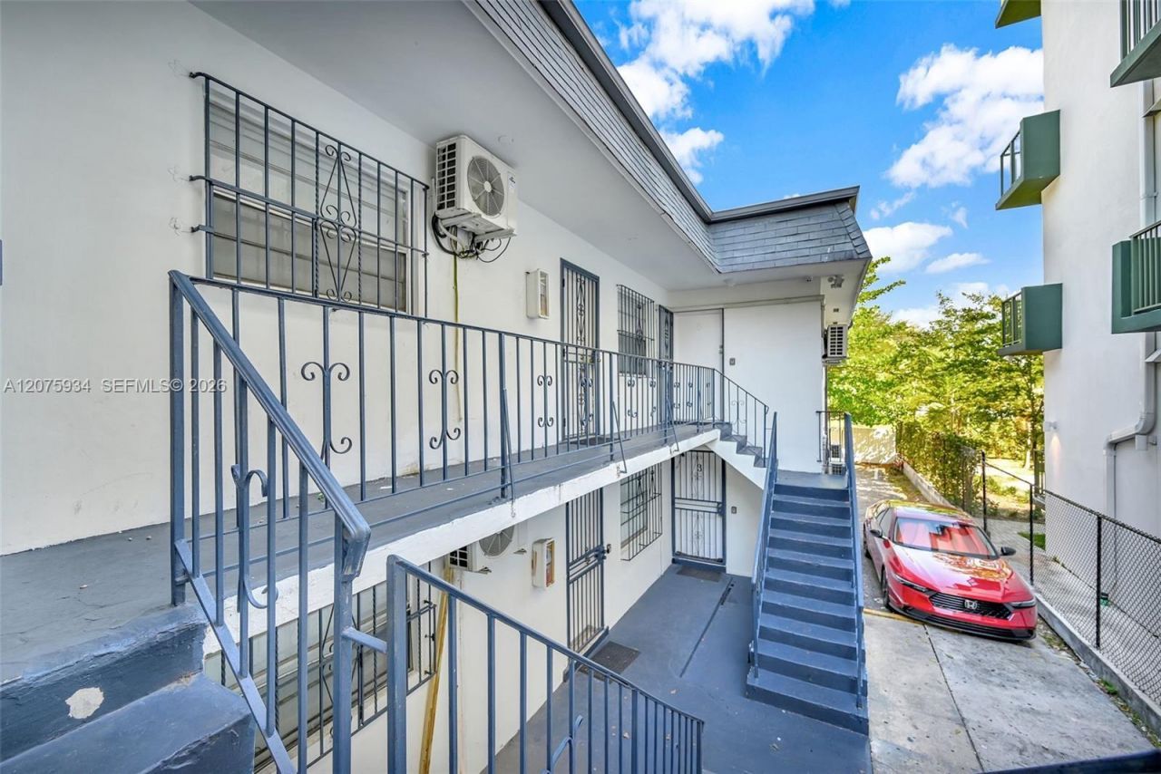 641 NW 2nd St , Miami, FL 33128 Photo