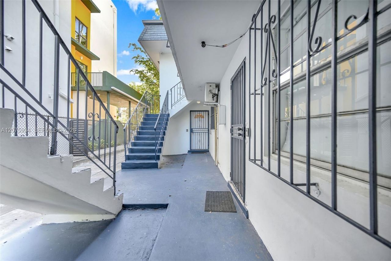 641 NW 2nd St , Miami, FL 33128 Photo