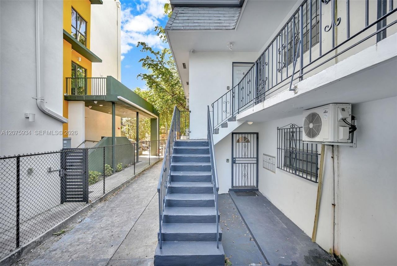 641 NW 2nd St , Miami, FL 33128 Photo