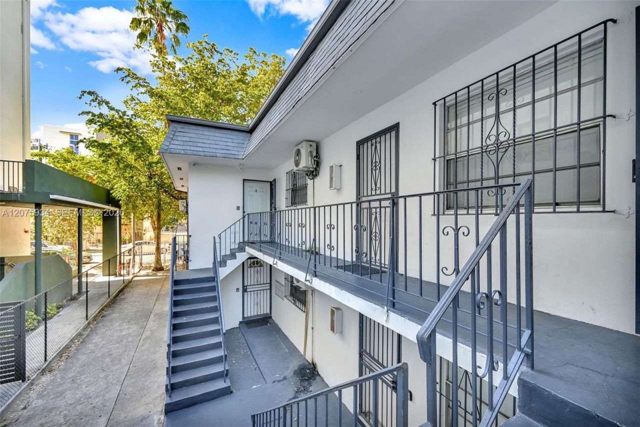 641 NW 2nd St , Miami, FL 33128 Photo