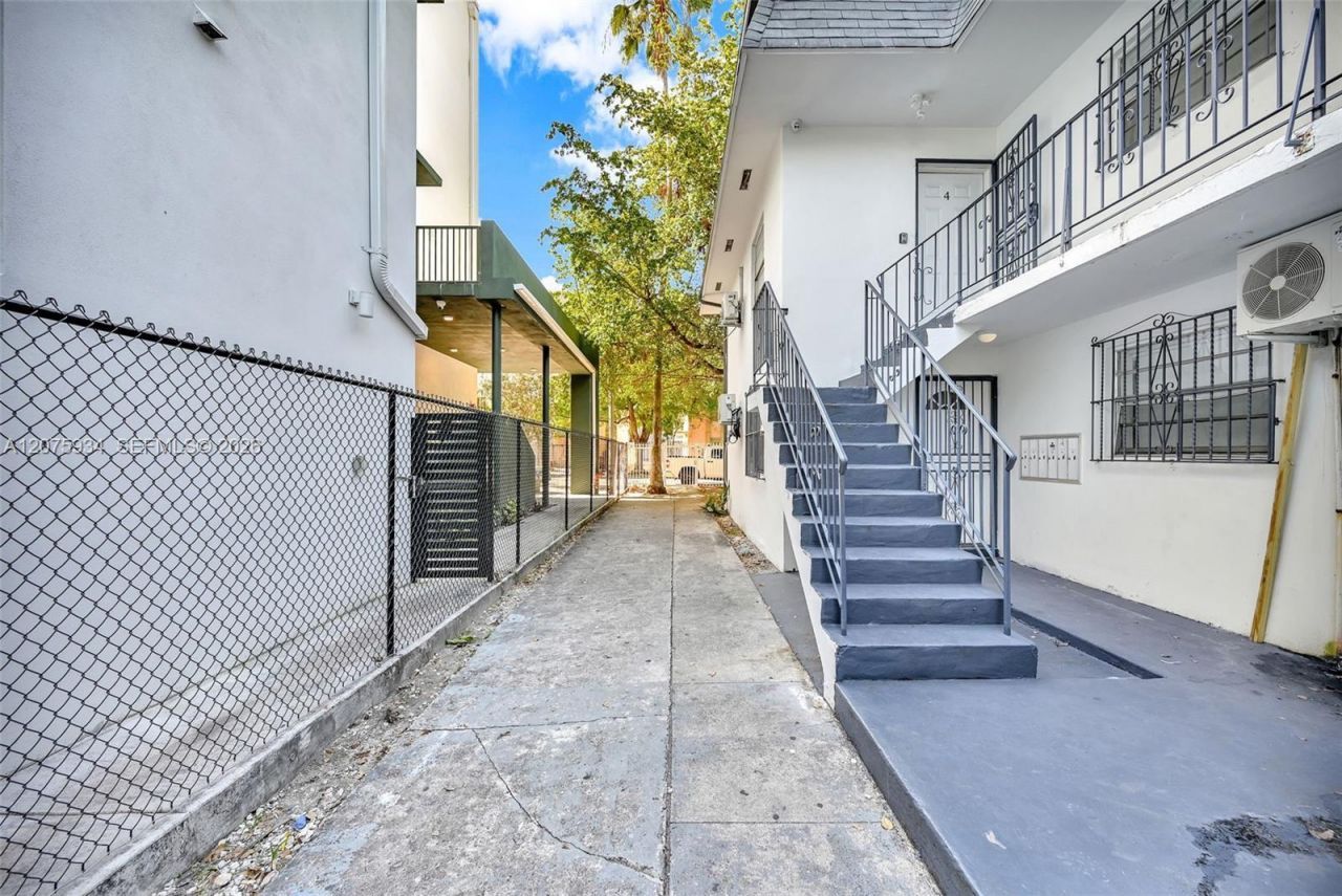 641 NW 2nd St , Miami, FL 33128 Photo