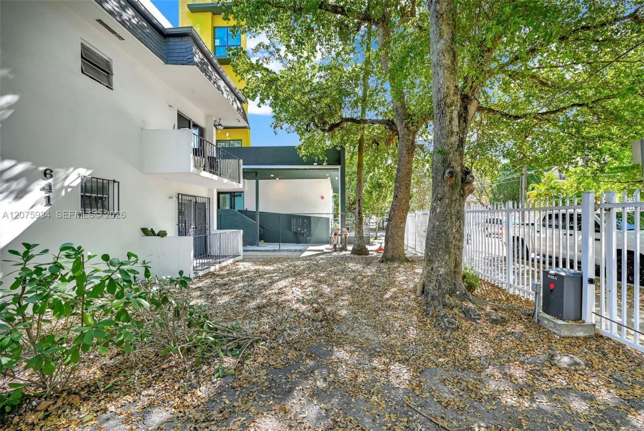 641 NW 2nd St , Miami, FL 33128 Photo