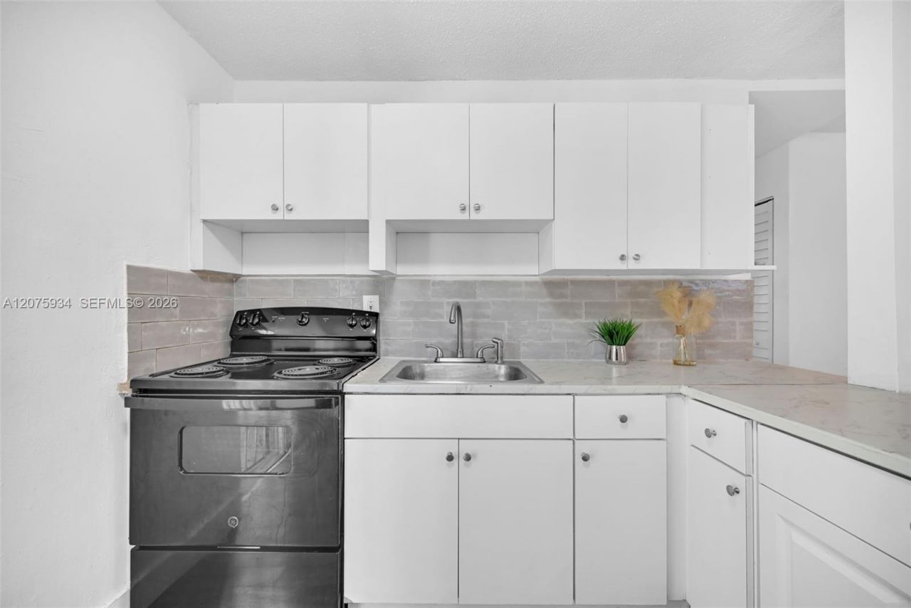 641 NW 2nd St , Miami, FL 33128 Photo