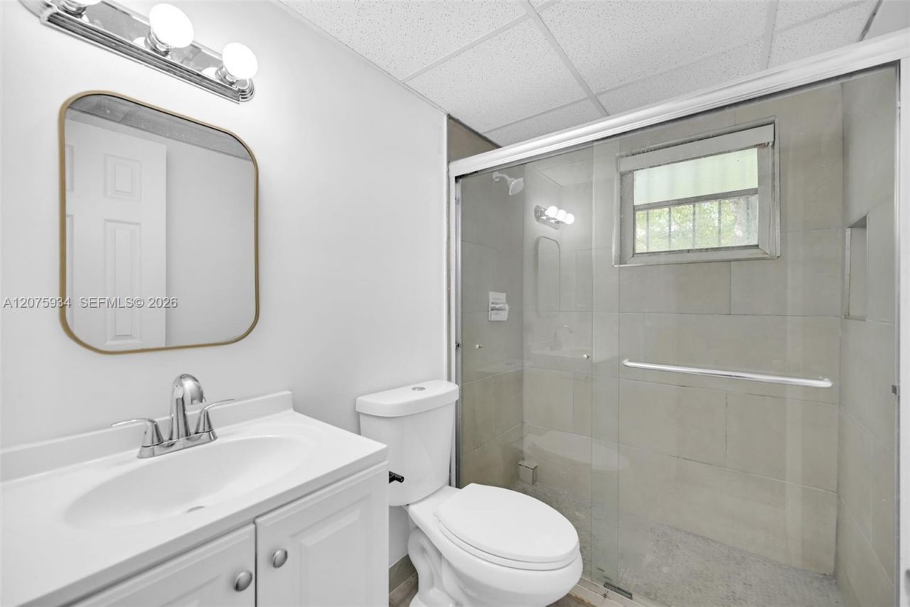 641 NW 2nd St , Miami, FL 33128 Photo