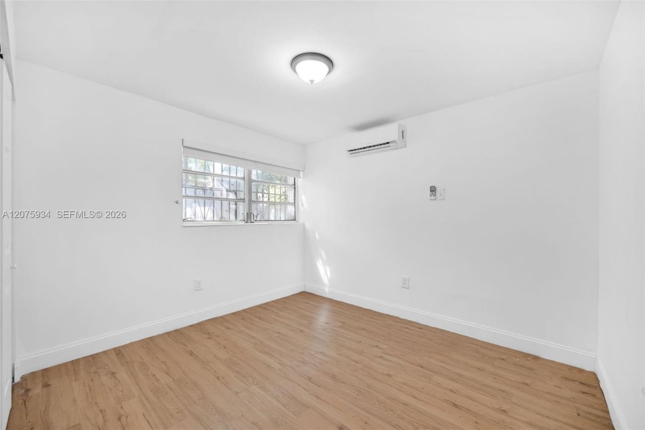 641 NW 2nd St , Miami, FL 33128 Photo