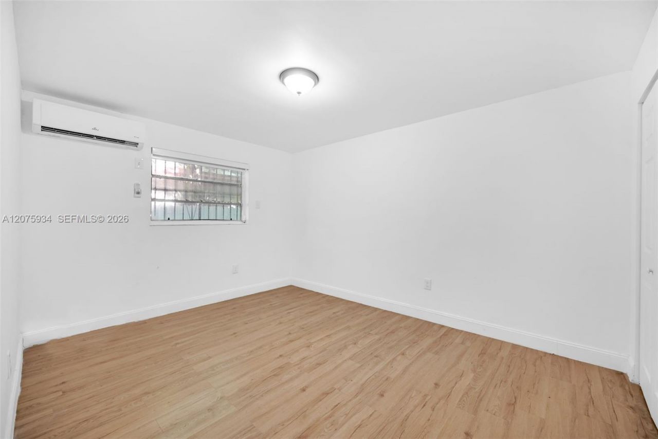 641 NW 2nd St , Miami, FL 33128 Photo