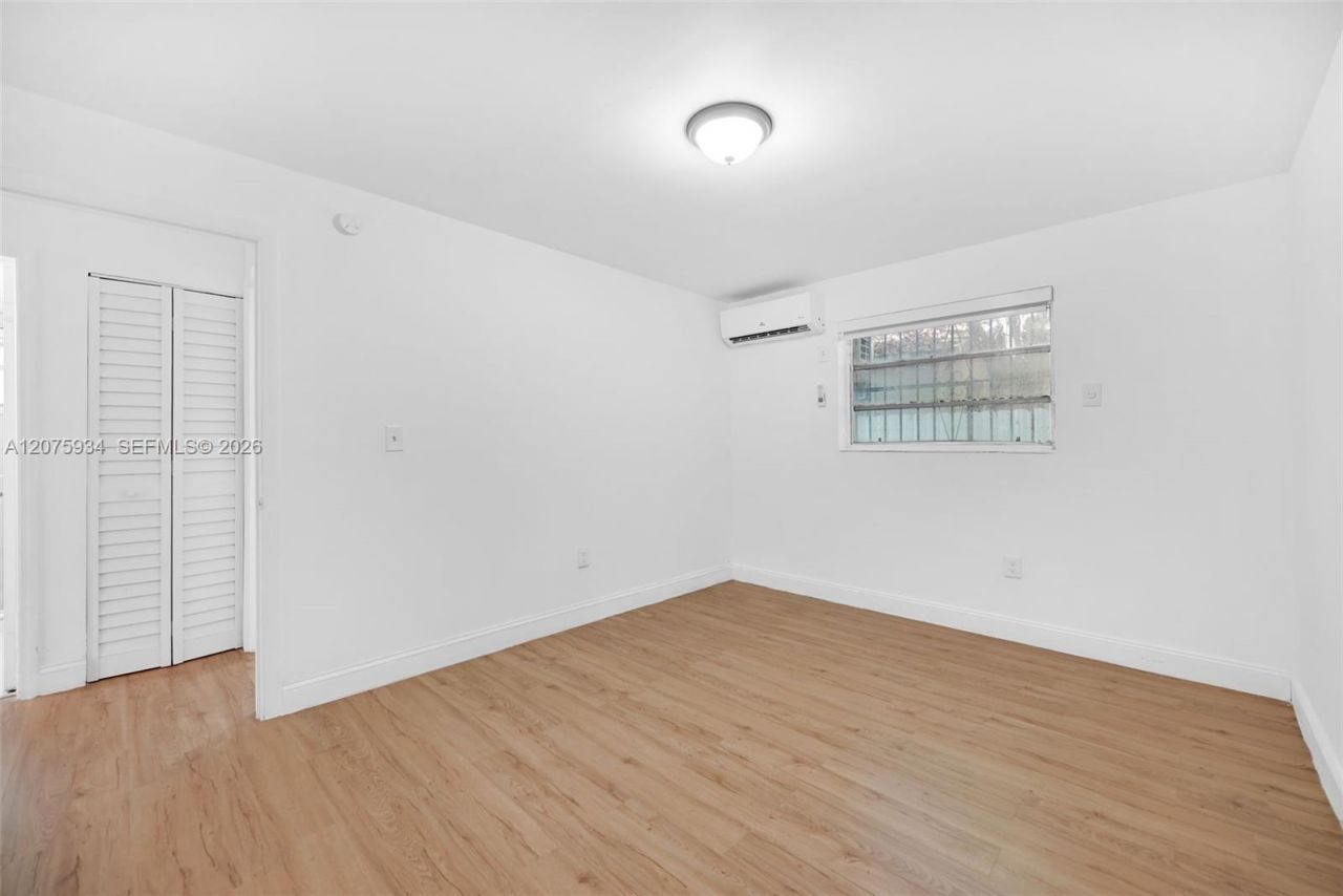 641 NW 2nd St , Miami, FL 33128 Photo