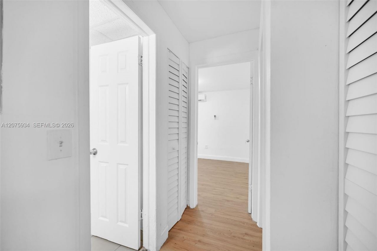 641 NW 2nd St , Miami, FL 33128 Photo