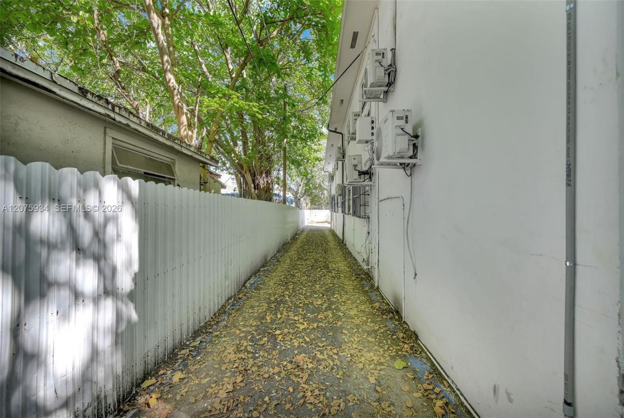 641 NW 2nd St , Miami, FL 33128 Photo