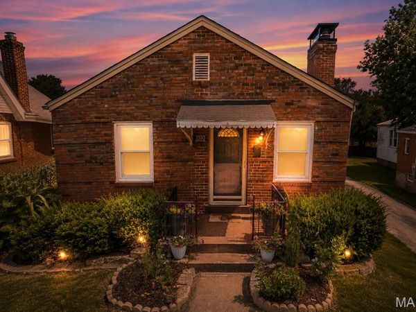 1510 Collins Avenue , Richmond Heights, MO 63117