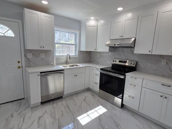 1810 E ALBERT STREET, PHILADELPHIA, PA 19125