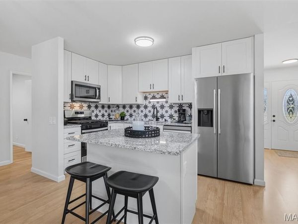 2125 Crane Drive, Florissant, MO 63031