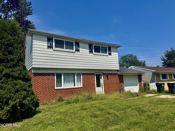 6534 Lincoln Green Road , Holland, OH 43528