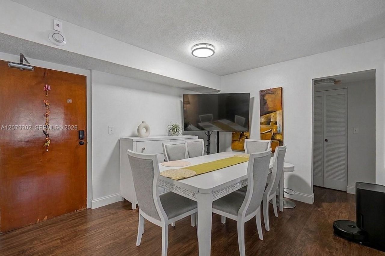 5055 NW 7th St , Unit 112, Miami, FL 33126 Photo