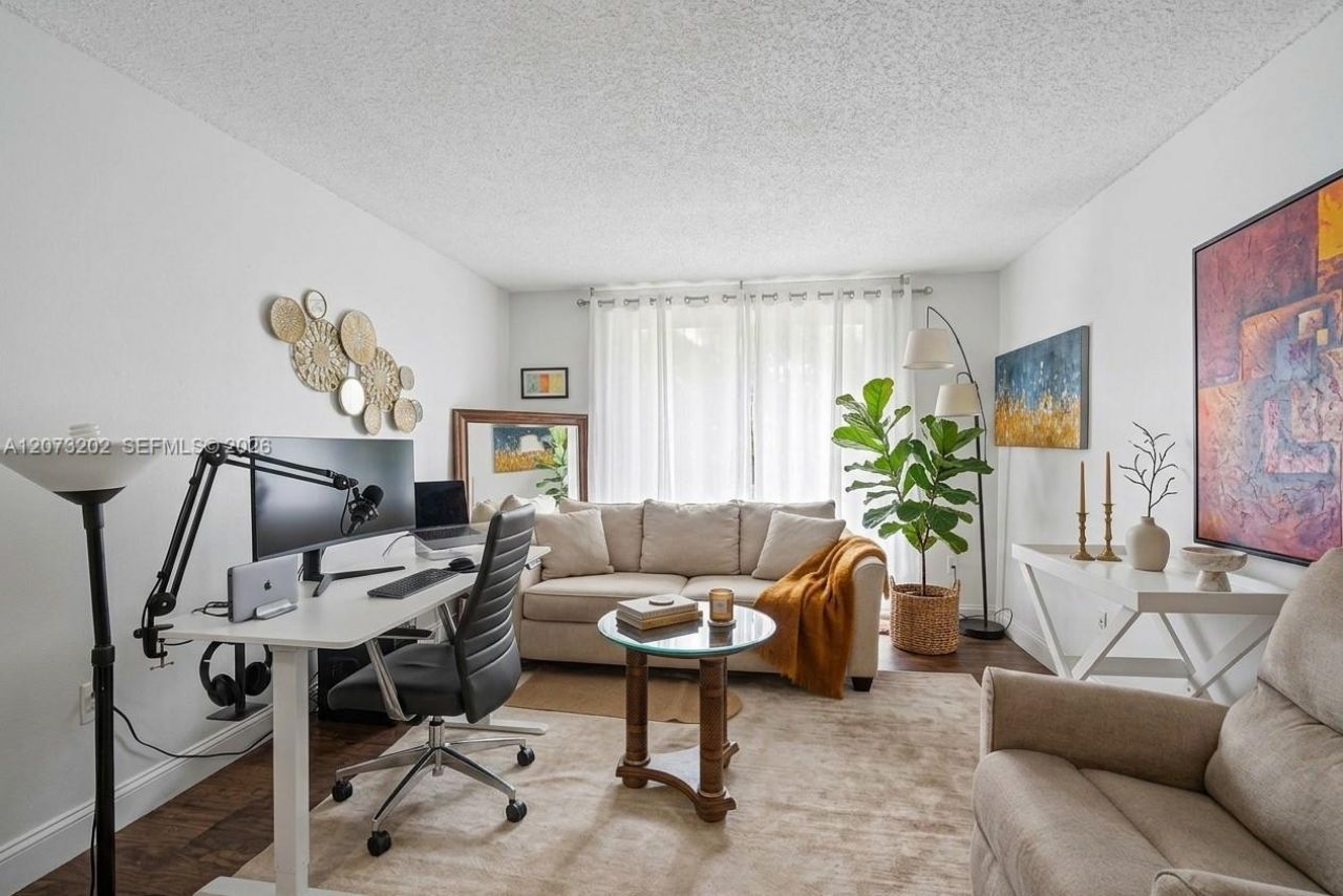 5055 NW 7th St , Unit 112, Miami, FL 33126 Photo