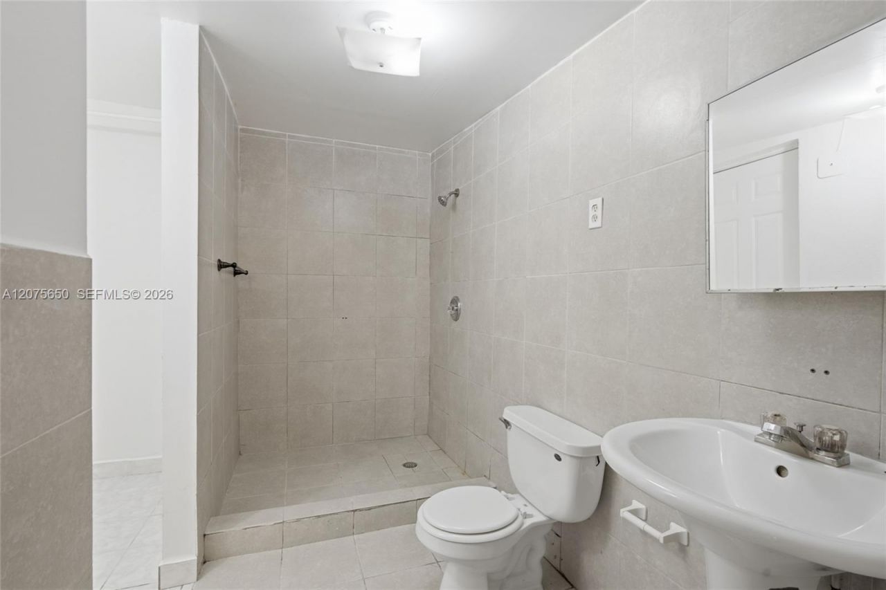 17360 SW 121st Ave , Miami, FL 33177 Photo