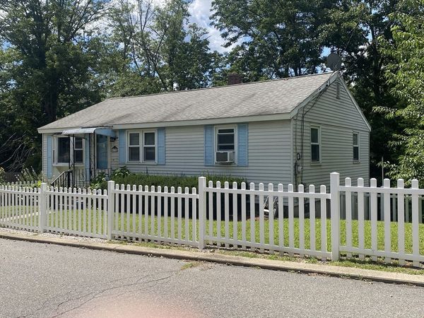 19 Blossom Street, Clinton, MA 01510