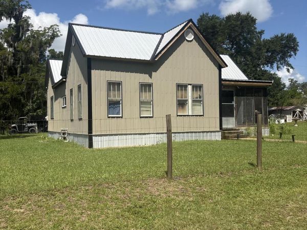 1227 Blackmon Road , Alford, FL 32420