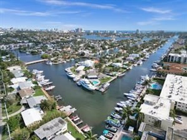 1050 SE 14th Place, Unit 15B, Fort Lauderdale, FL 33316
