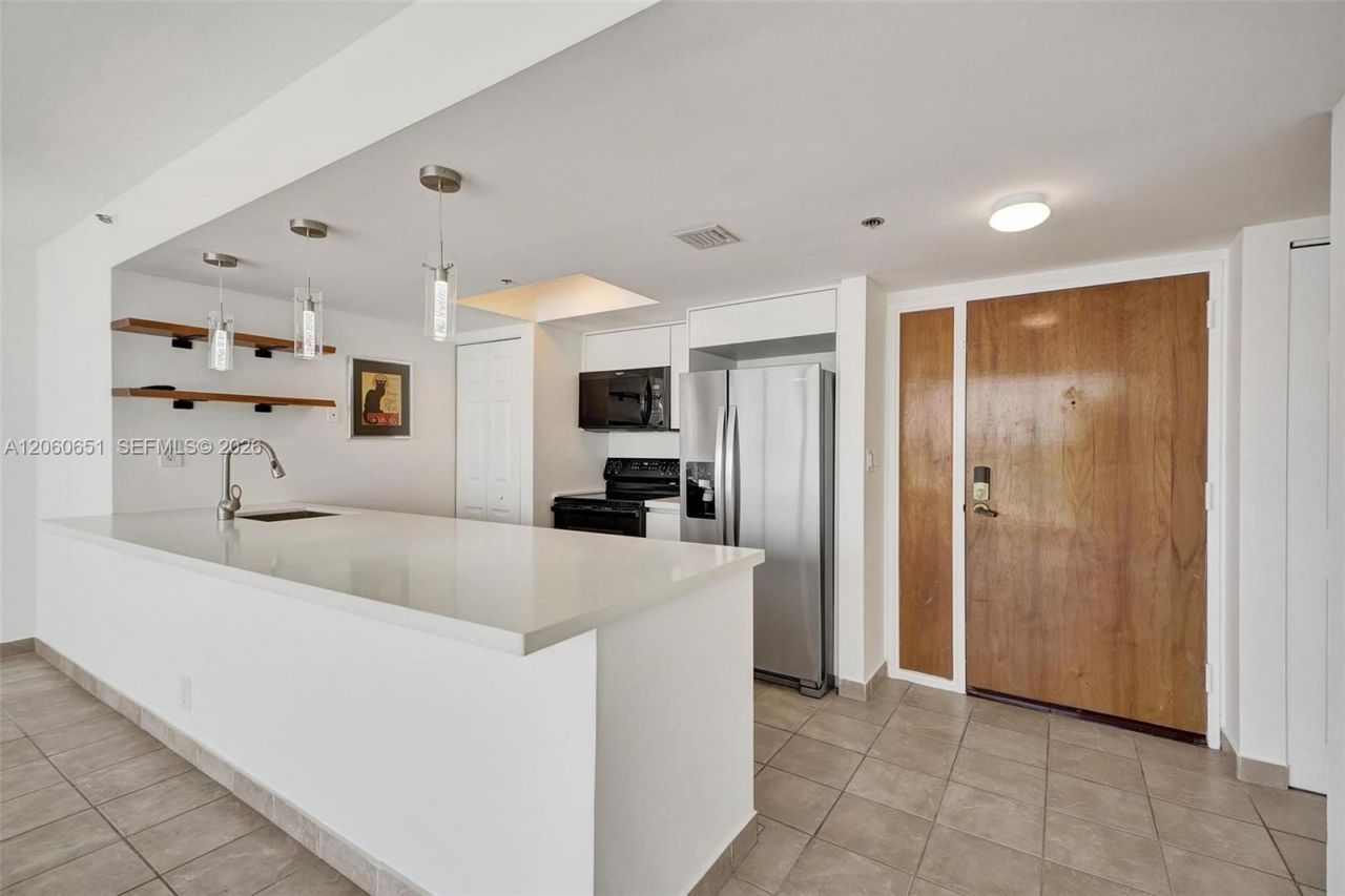 7601 E Treasure Dr , Unit 717, North Bay Village, FL 33141 Photo