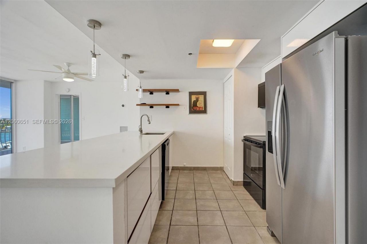 7601 E Treasure Dr , Unit 717, North Bay Village, FL 33141 Photo