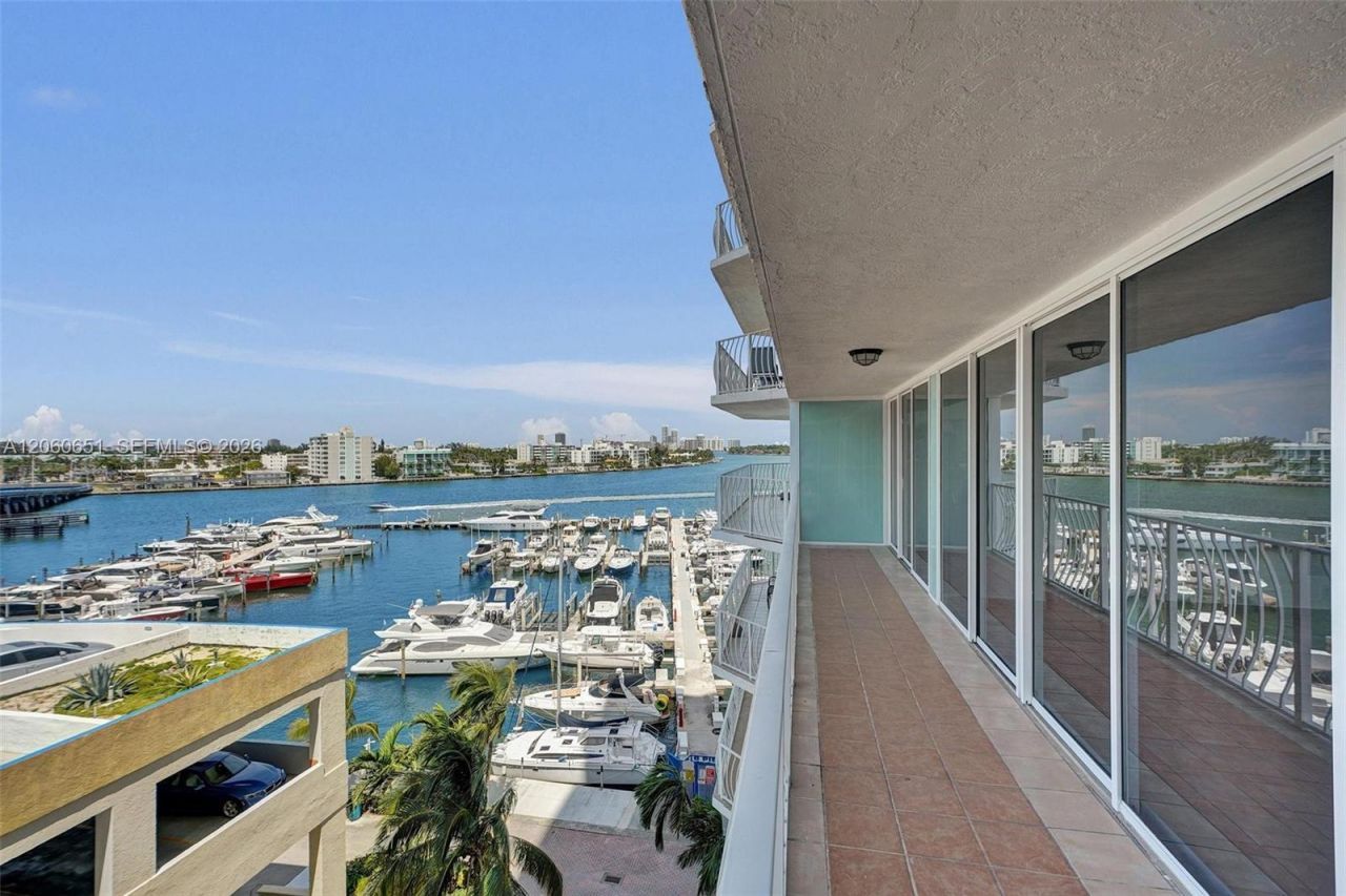 7601 E Treasure Dr , Unit 717, North Bay Village, FL 33141 Photo