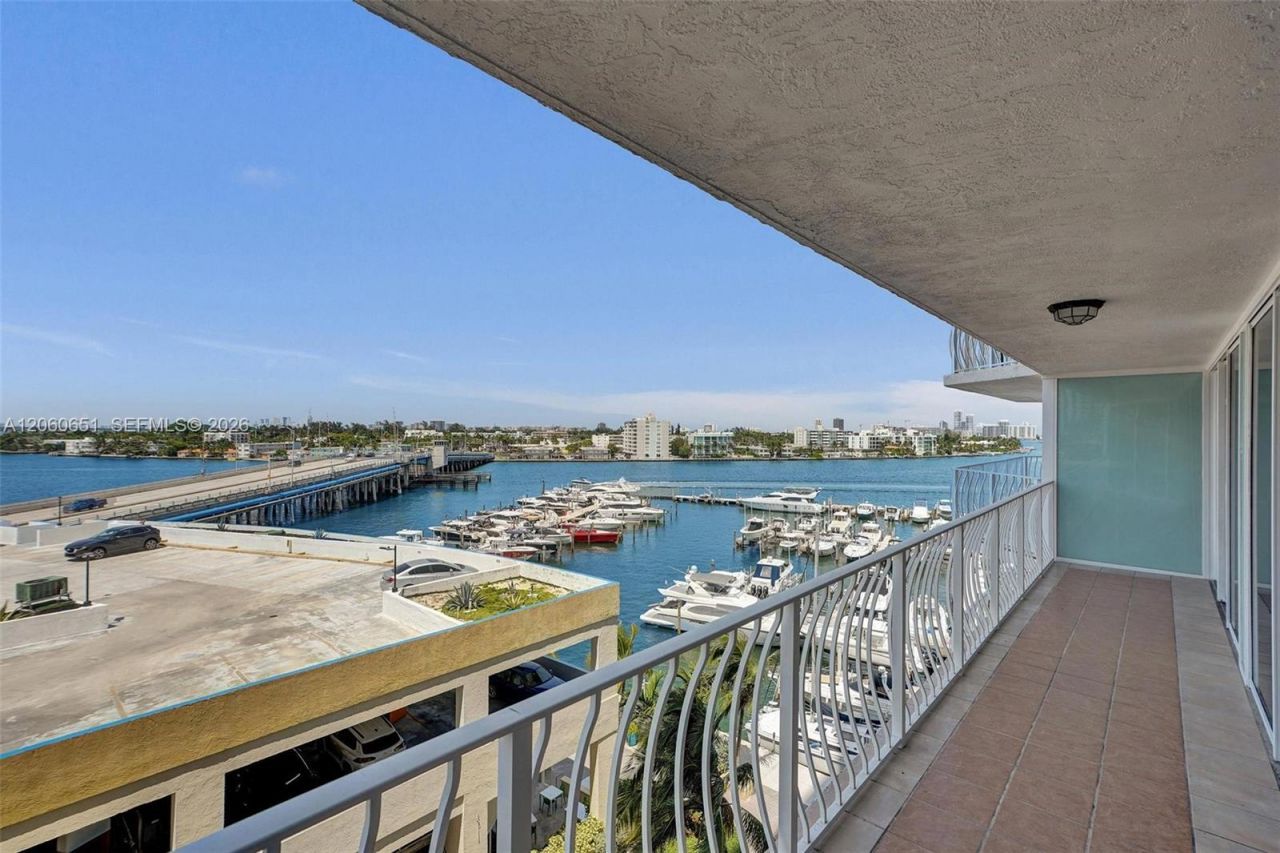 7601 E Treasure Dr , Unit 717, North Bay Village, FL 33141 Photo