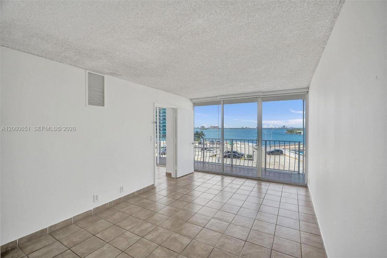 7601 E Treasure Dr , Unit 717, North Bay Village, FL 33141 Photo