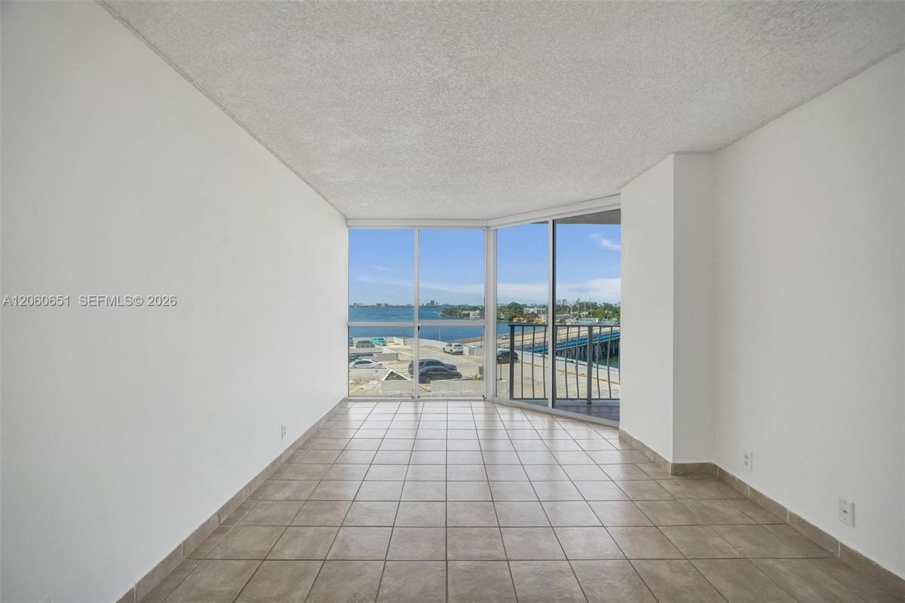 7601 E Treasure Dr , Unit 717, North Bay Village, FL 33141 Photo