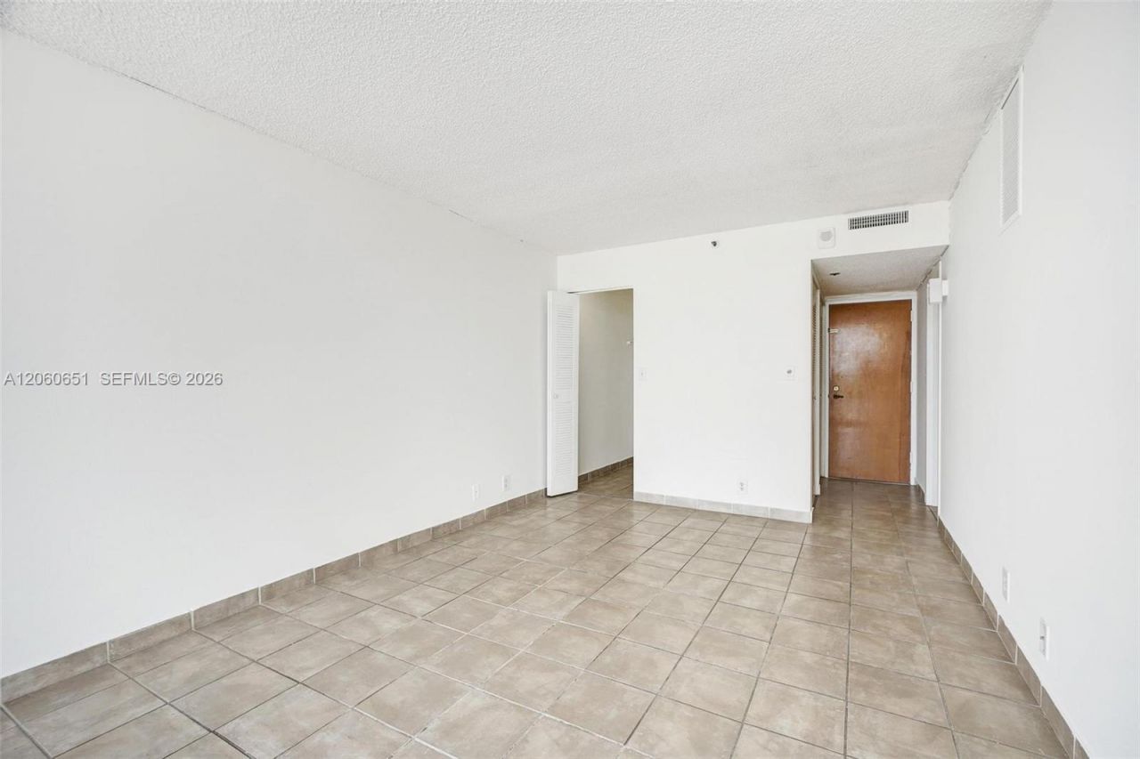 7601 E Treasure Dr , Unit 717, North Bay Village, FL 33141 Photo