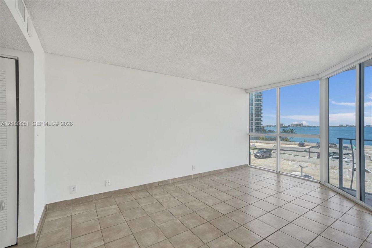 7601 E Treasure Dr , Unit 717, North Bay Village, FL 33141 Photo