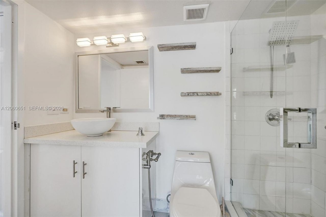 7601 E Treasure Dr , Unit 717, North Bay Village, FL 33141 Photo