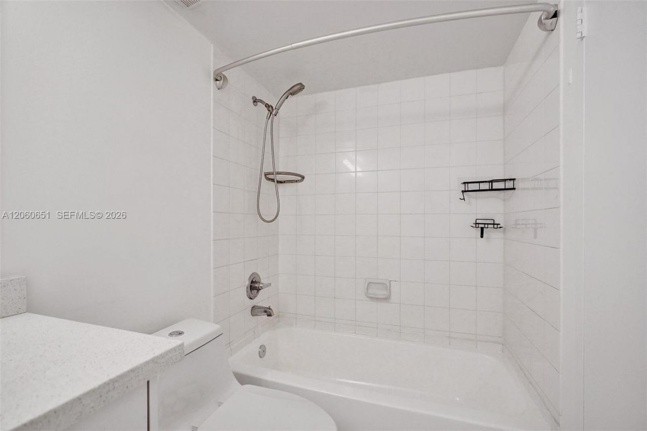 7601 E Treasure Dr , Unit 717, North Bay Village, FL 33141 Photo