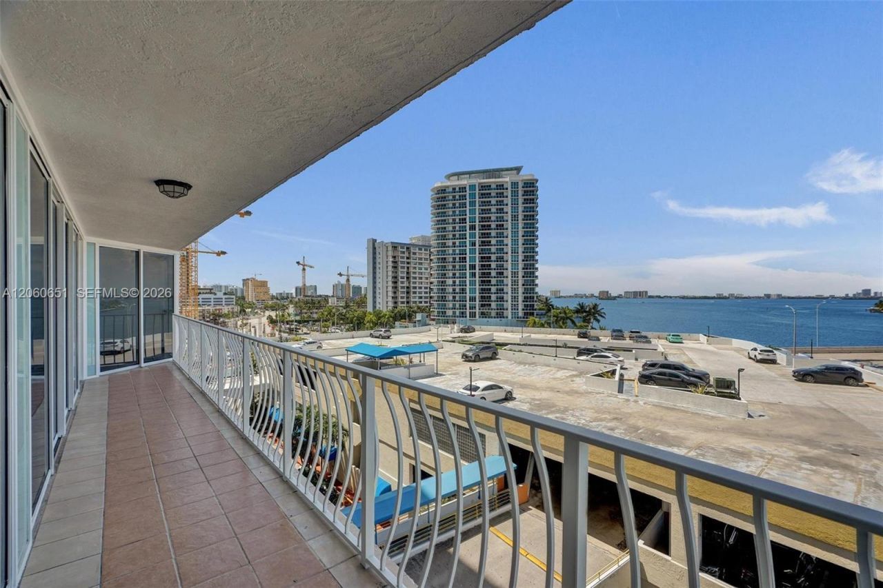 7601 E Treasure Dr , Unit 717, North Bay Village, FL 33141 Photo