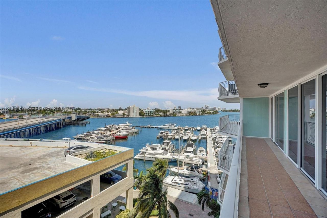 7601 E Treasure Dr , Unit 717, North Bay Village, FL 33141 Photo