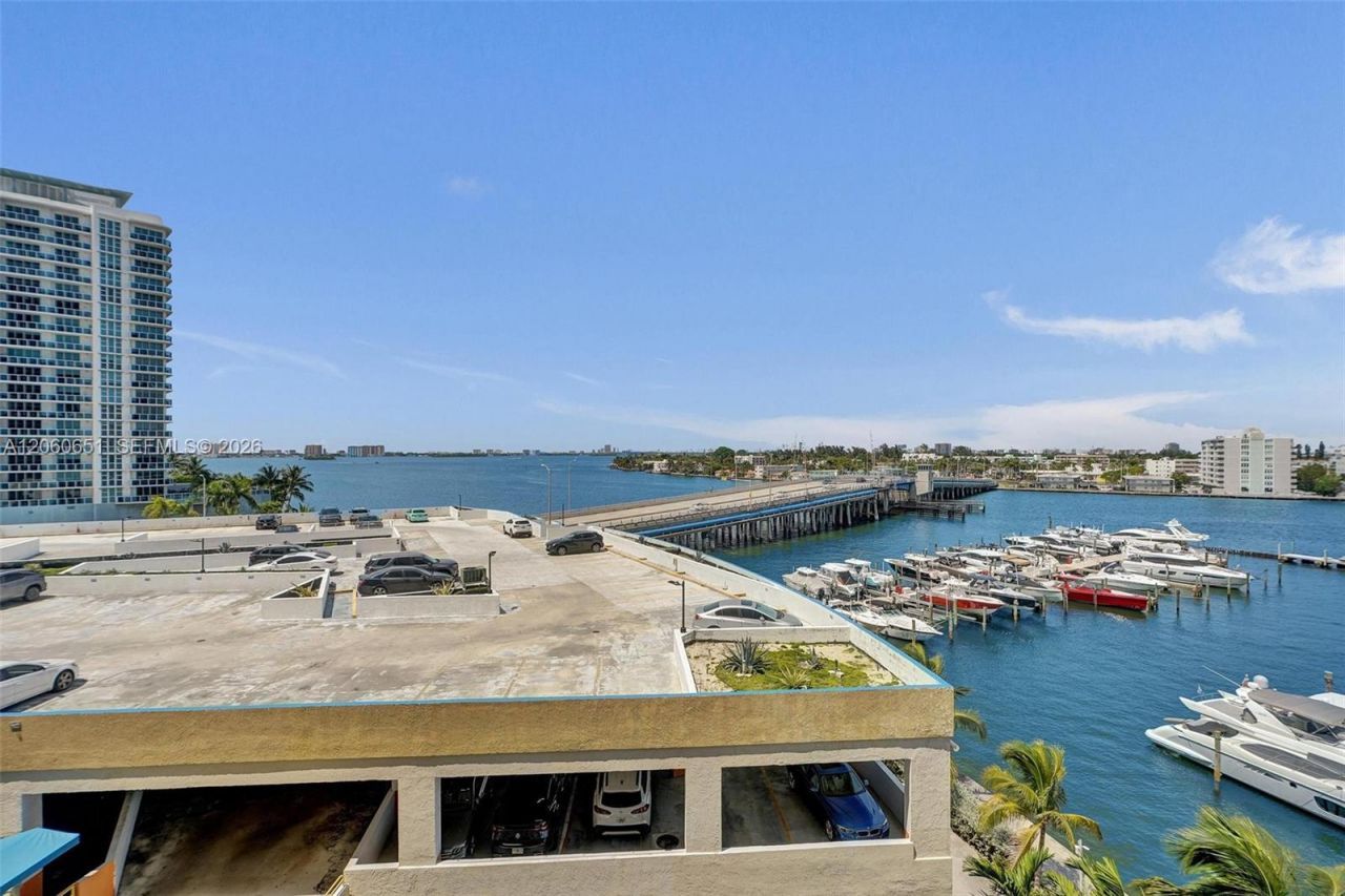 7601 E Treasure Dr , Unit 717, North Bay Village, FL 33141 Photo