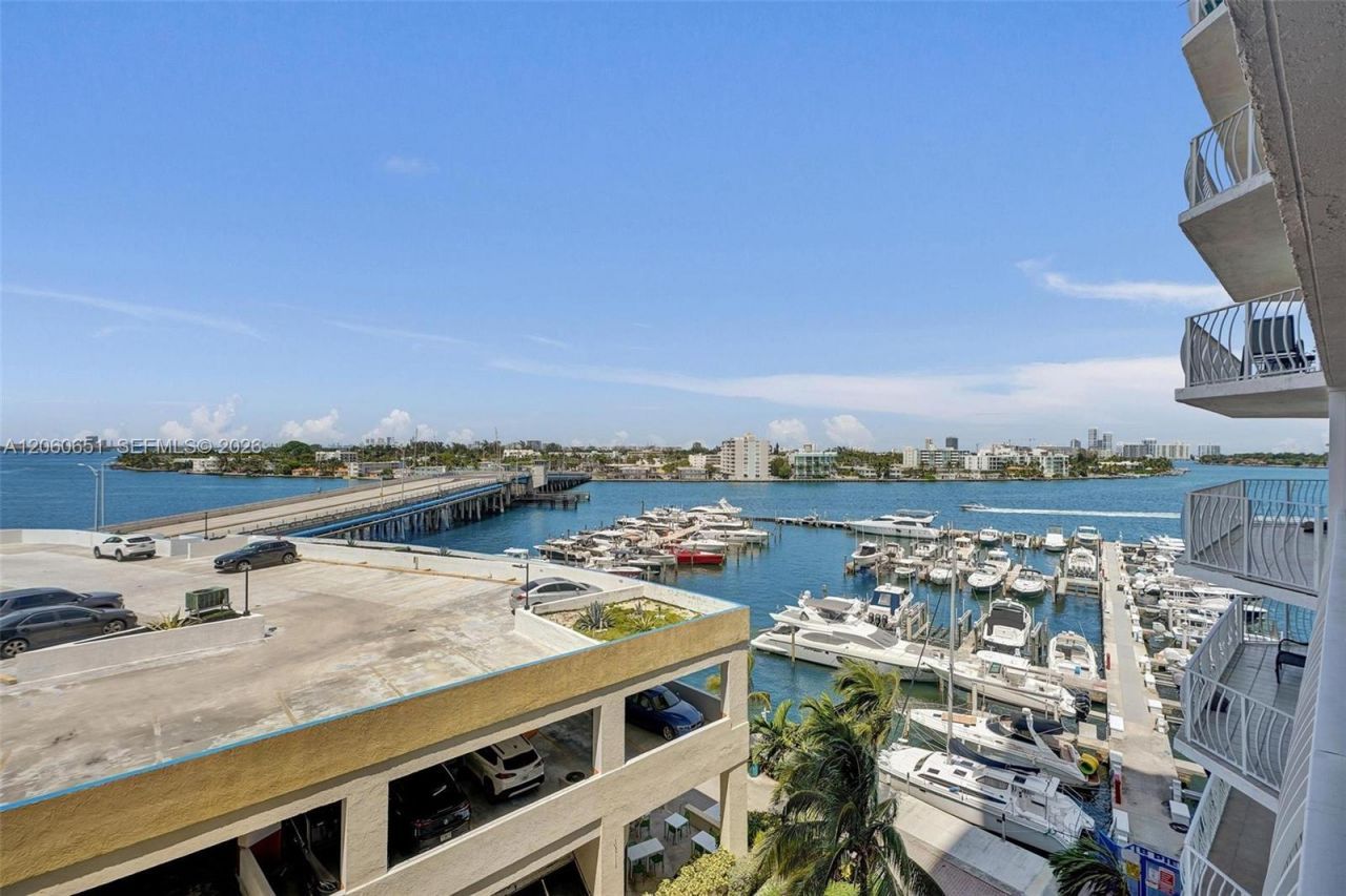 7601 E Treasure Dr , Unit 717, North Bay Village, FL 33141 Photo