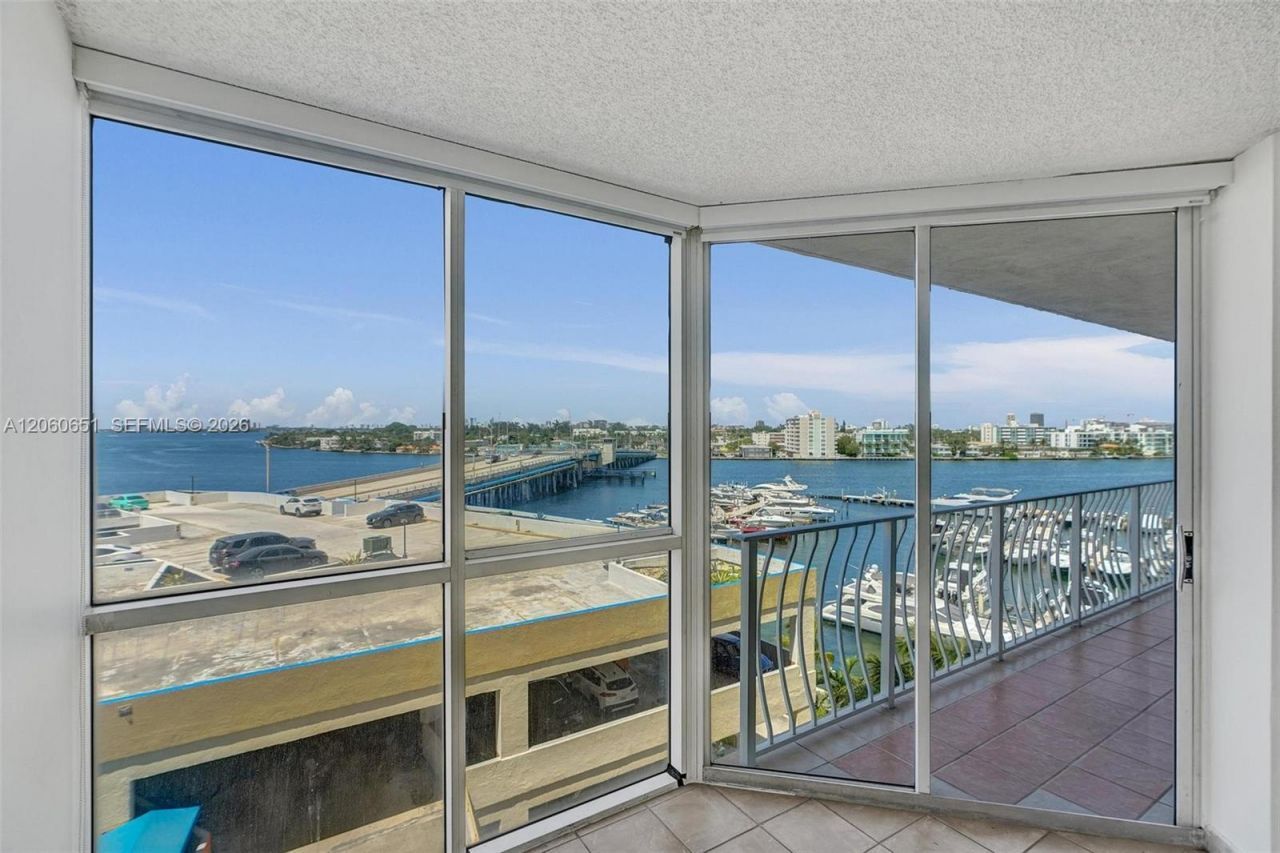 7601 E Treasure Dr , Unit 717, North Bay Village, FL 33141 Photo