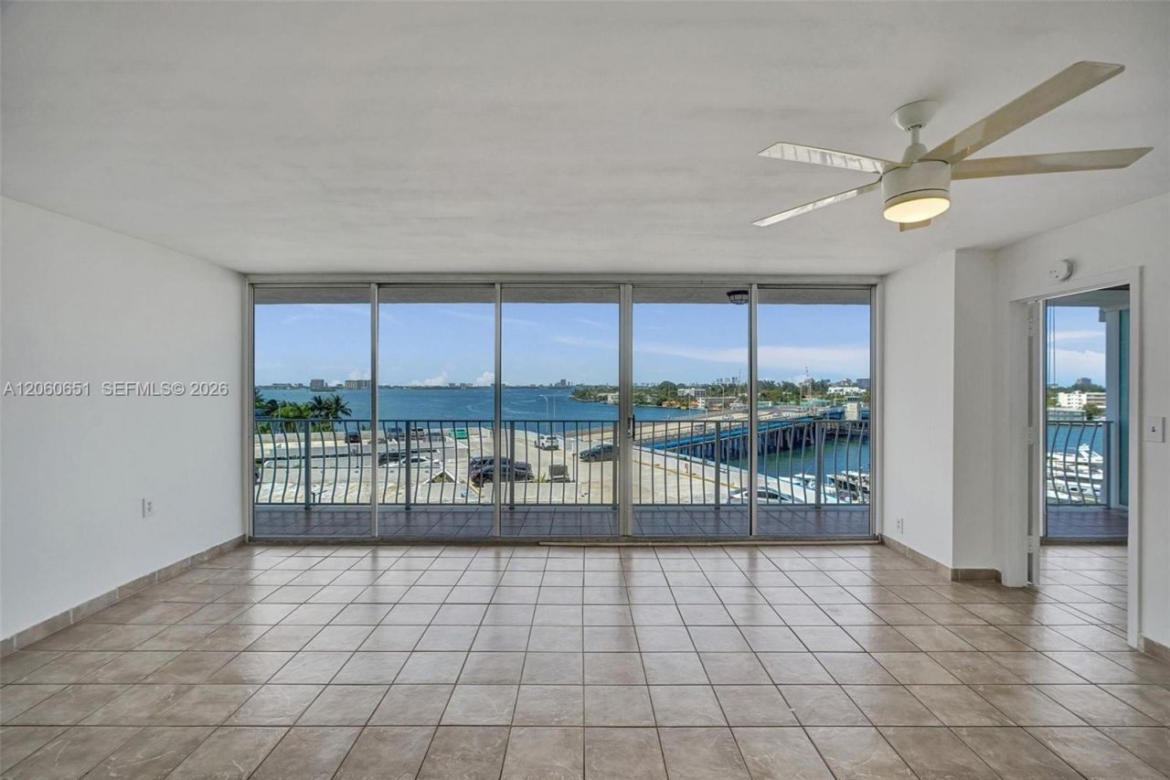 7601 E Treasure Dr , Unit 717, North Bay Village, FL 33141 Photo