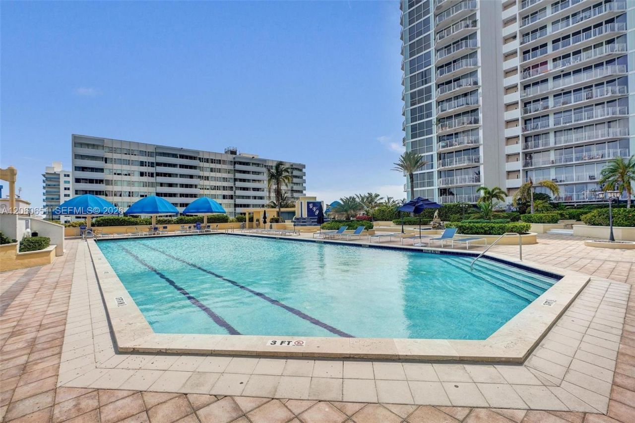 7601 E Treasure Dr , Unit 717, North Bay Village, FL 33141 Photo