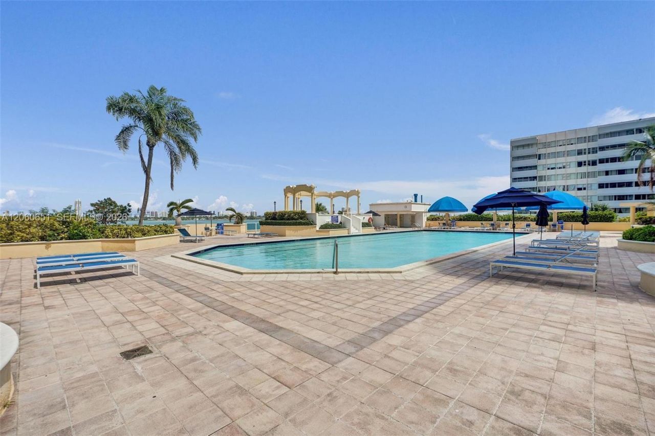 7601 E Treasure Dr , Unit 717, North Bay Village, FL 33141 Photo