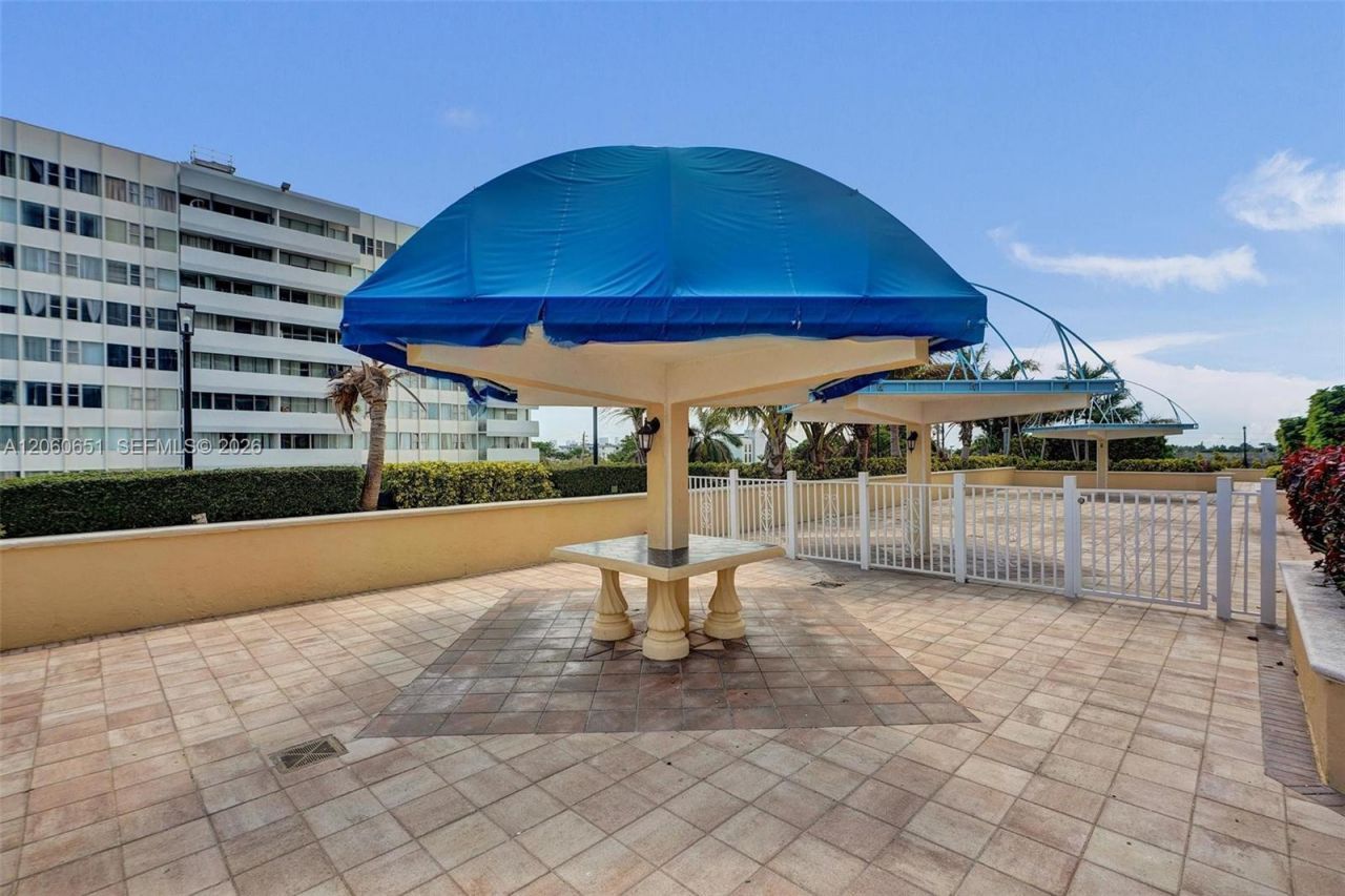 7601 E Treasure Dr , Unit 717, North Bay Village, FL 33141 Photo