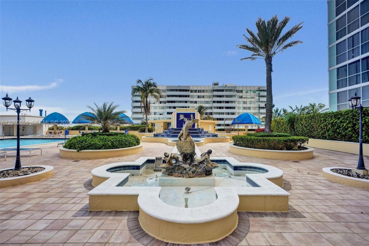 7601 E Treasure Dr , Unit 717, North Bay Village, FL 33141 Photo