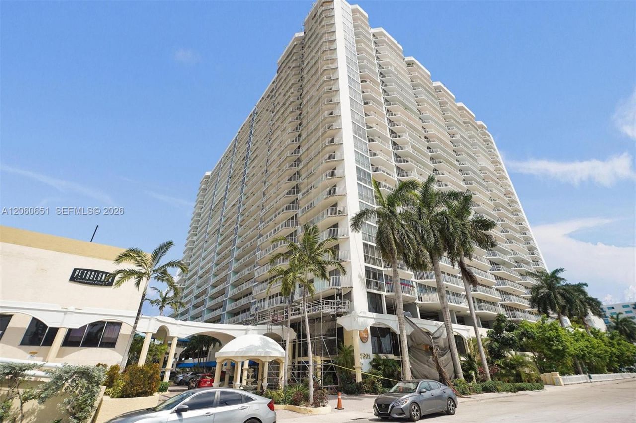 7601 E Treasure Dr , Unit 717, North Bay Village, FL 33141 Photo
