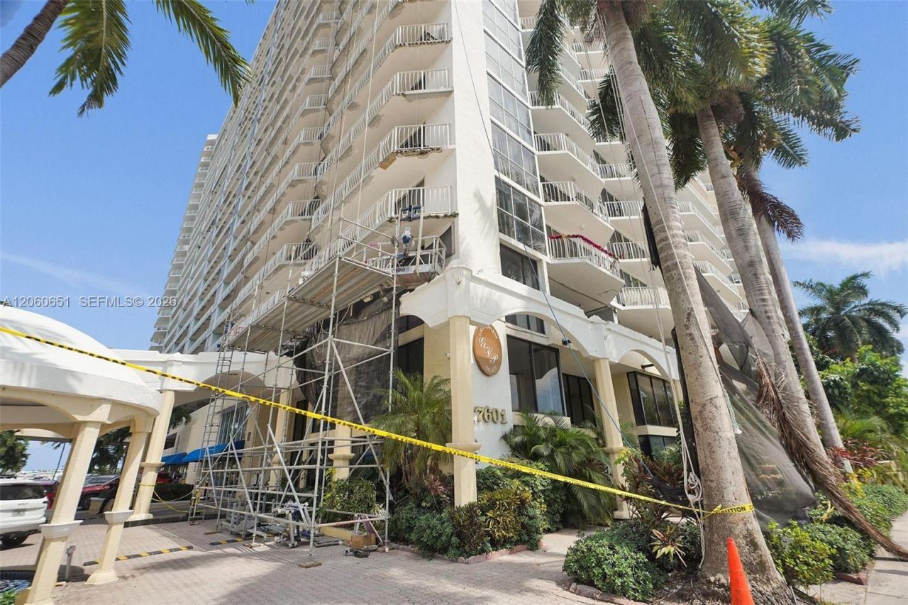 7601 E Treasure Dr , Unit 717, North Bay Village, FL 33141 Photo