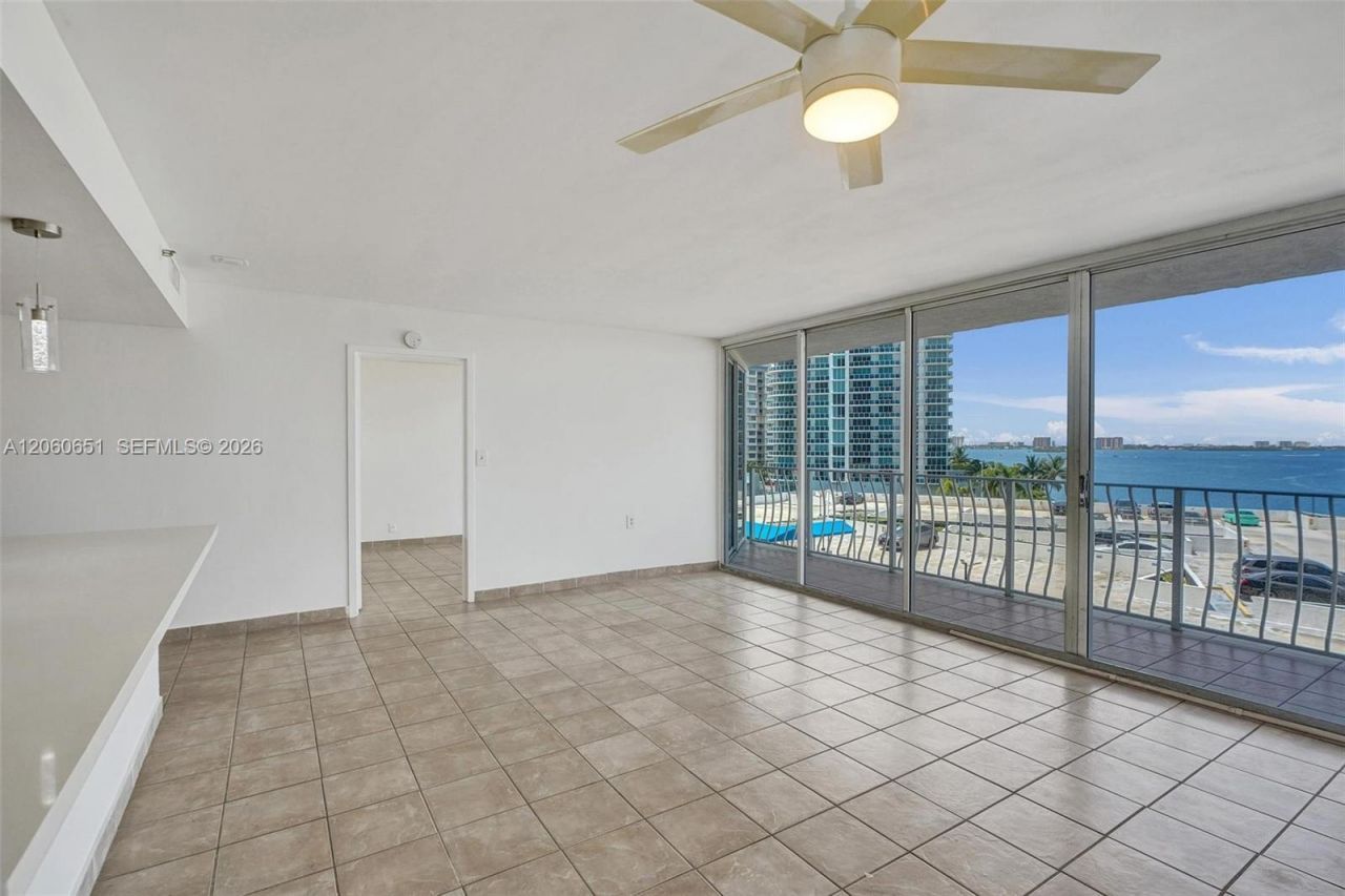 7601 E Treasure Dr , Unit 717, North Bay Village, FL 33141 Photo