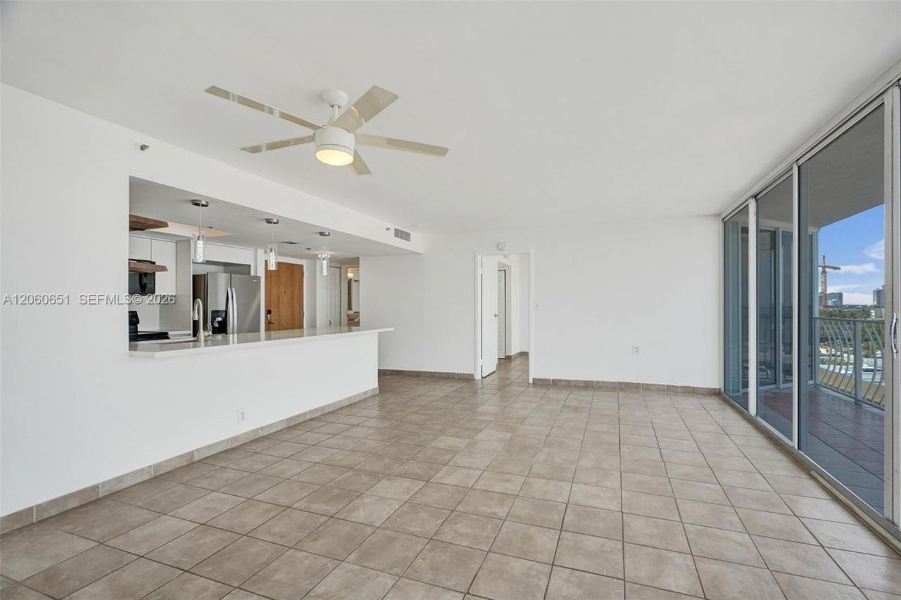 7601 E Treasure Dr , Unit 717, North Bay Village, FL 33141 Photo